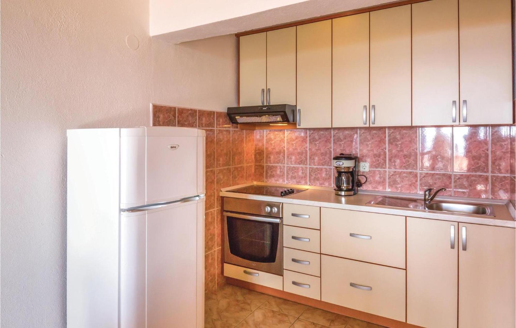 Nice Apartment In Makarska With House Sea View Exterior photo